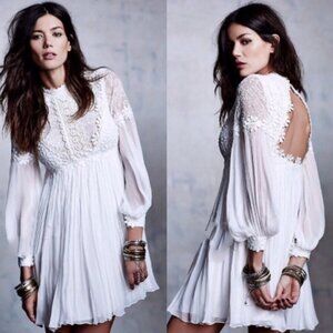 Mini Long Sleeves Back Cut-Out Lace Dress
